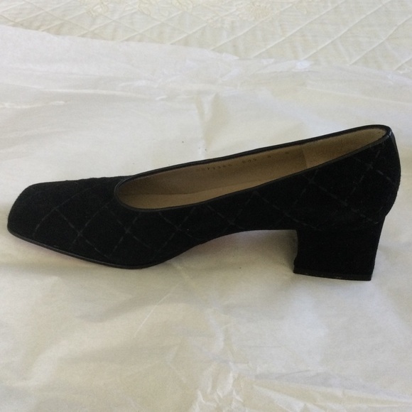 Salvatore Ferragamo Suede Pumps - Picture 3 of 11